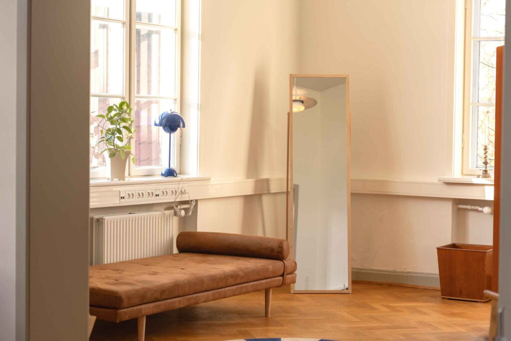 Modern and stylish waiting room at Aabenraa Town Hall, offering a contemporary atmosphere for couples before their wedding ceremony.