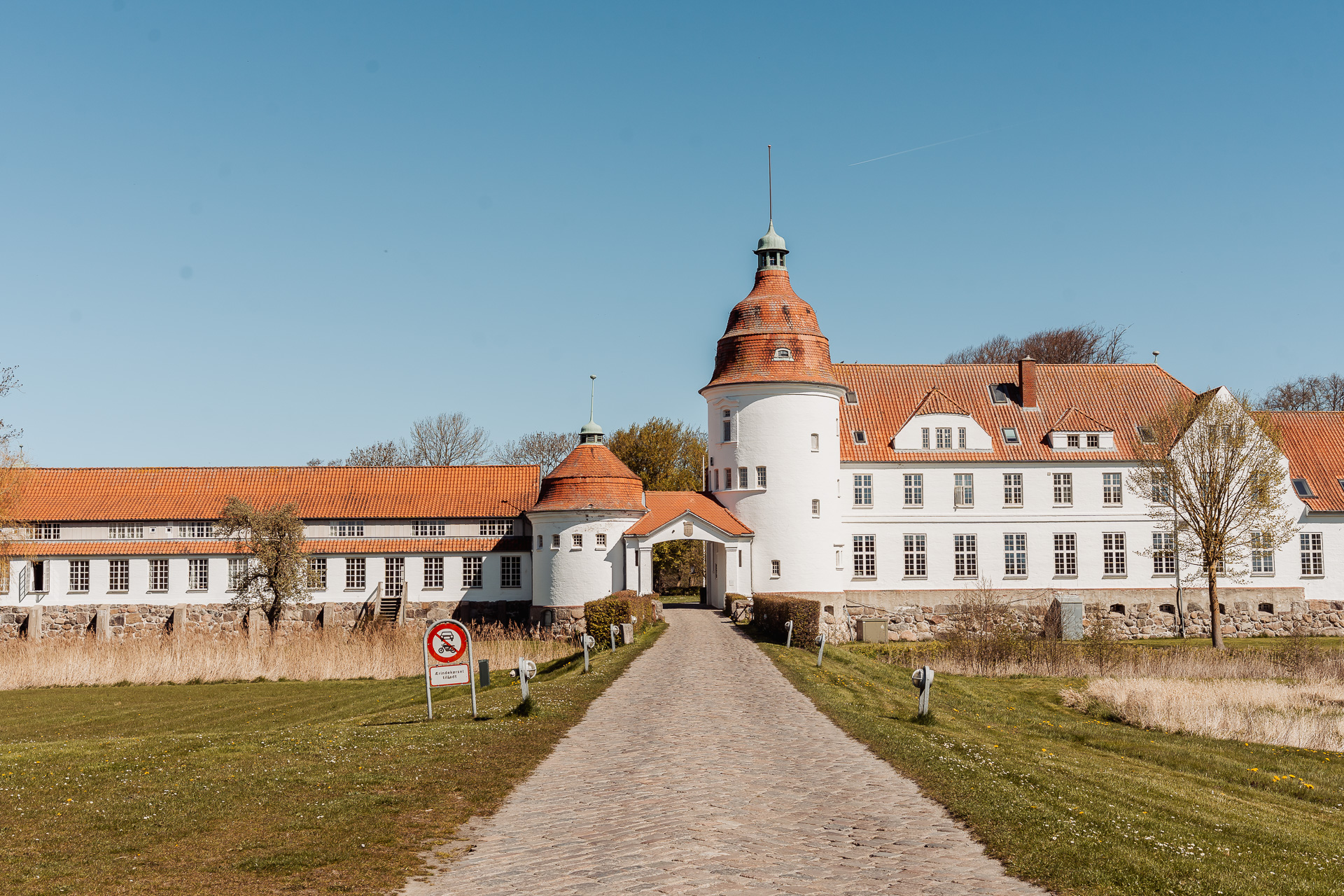 Wedding portrait at Nordborg Castle and lake, Als